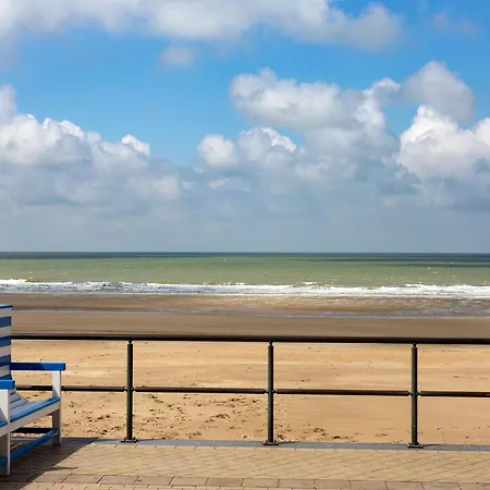 Apartment Flat In Koksijde With Sea Views, Cleaning Included Middelkerke